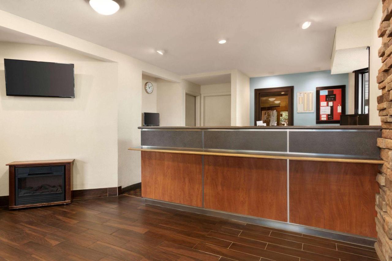 Super 8 By Wyndham Findlay Exterior foto