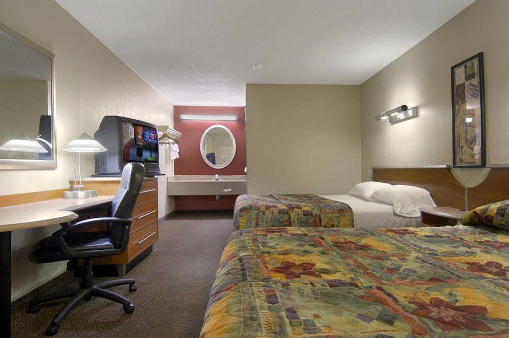 Super 8 By Wyndham Findlay Exterior foto